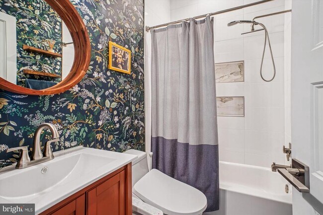 Building Photo - 455 Luray Pl NW