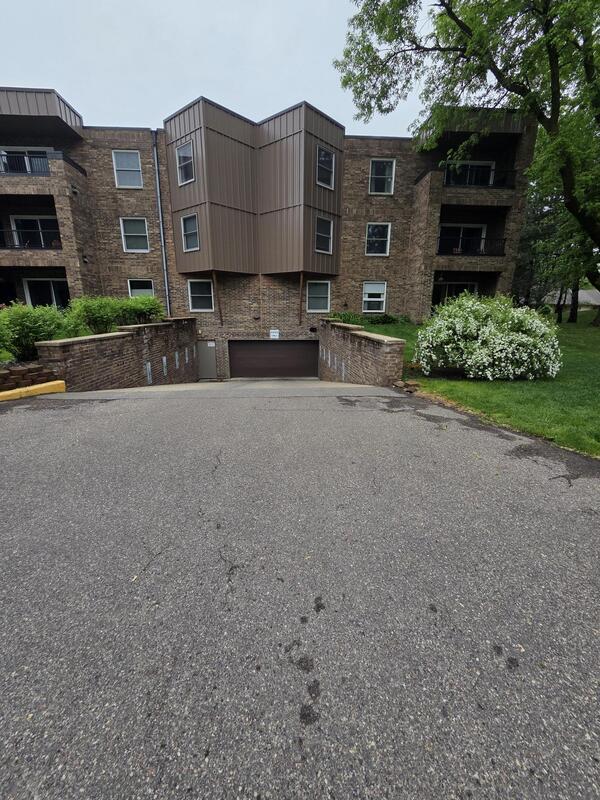 Building Photo - 2210 Midland Grove Rd
