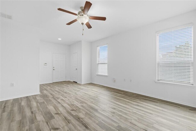 Building Photo - 11200 Drumellan St