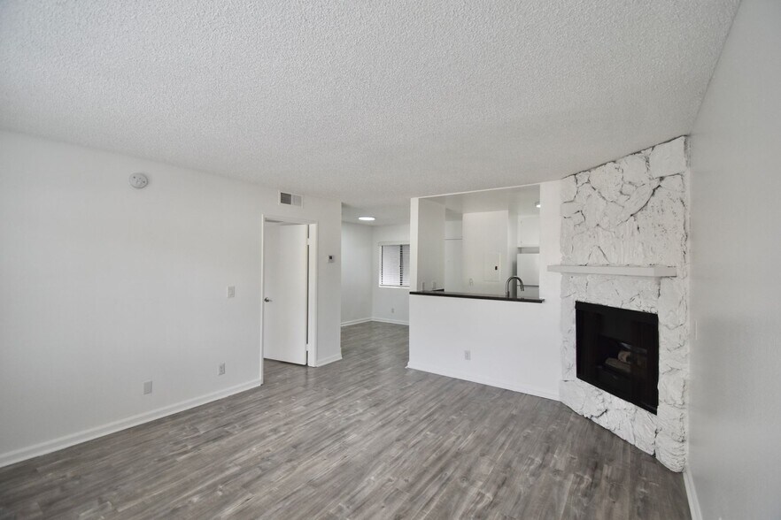 Building Photo - 12249 Oxnard St