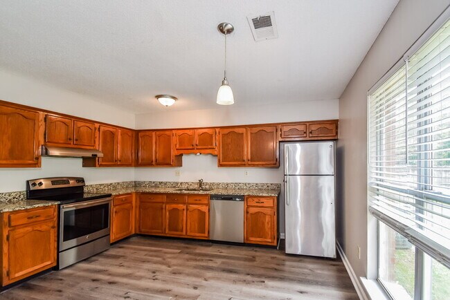 Building Photo - 6845 Dunbarton Dr