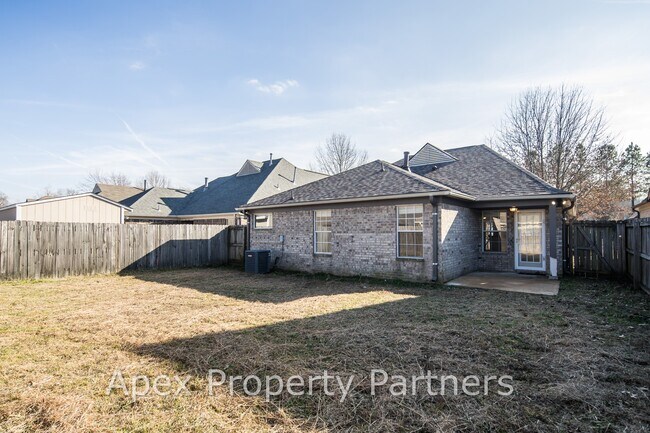 Building Photo - 9860 Southern Oak Way