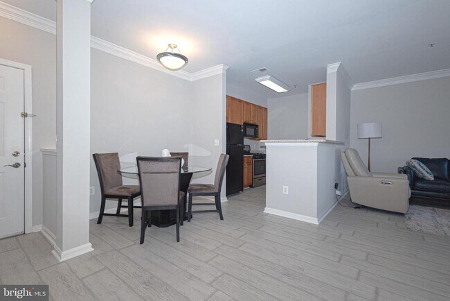 Building Photo - 4854 Eisenhower Ave