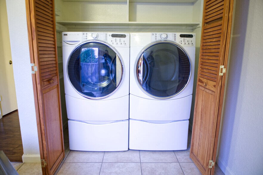 Building Photo - 8272 Center Pky