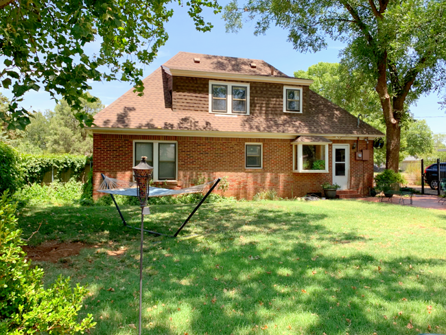 Building Photo - Beautiful 3-Bedroom Home with Natural Ligh...