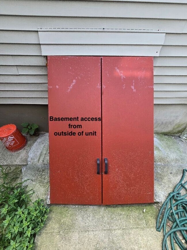 Building Photo - 559Groom1stfl&amp;2ndfl