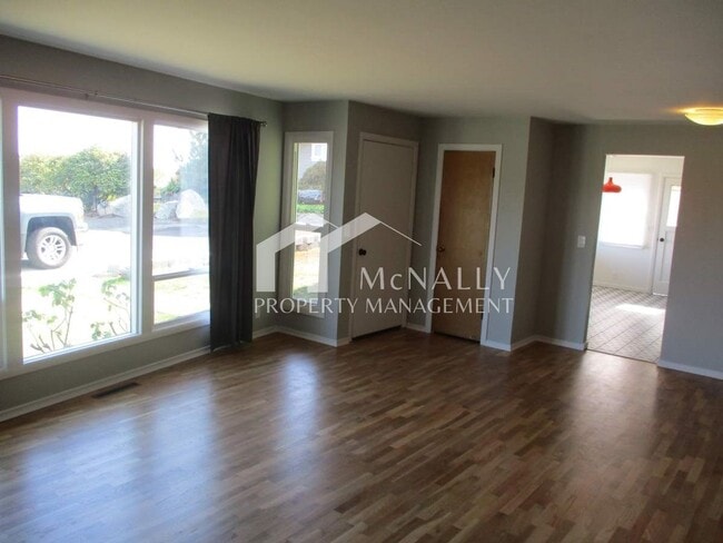 Building Photo - Gorgeous 3 Bedroom, 1 Bathroom Rambler near downtown Gig Harbor!