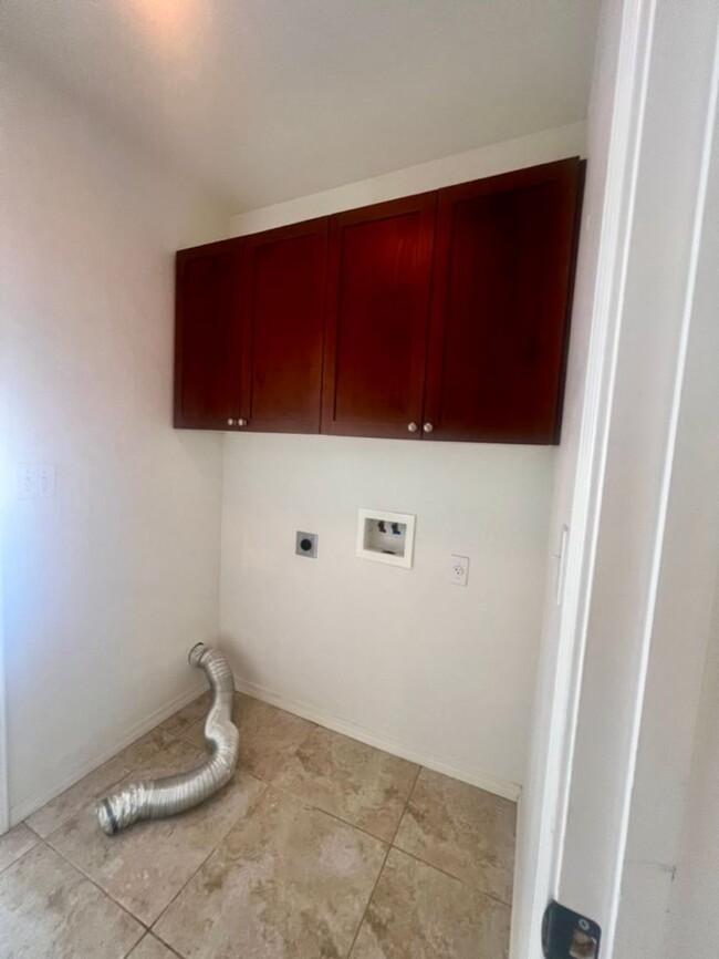 Building Photo - 3 bedroom 2.5 bath unfurnished Home in Pua...