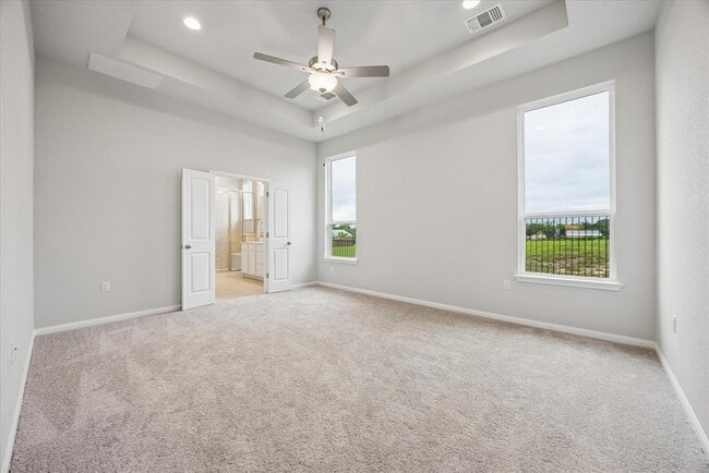 Building Photo - 320 Creek Rd