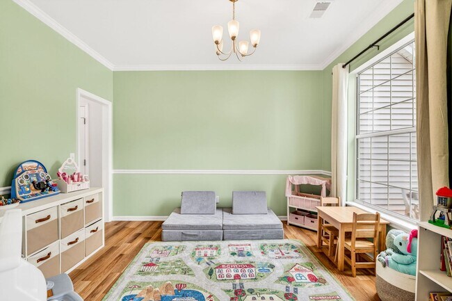 Building Photo - Spacious Living in the Heart of Whitehall