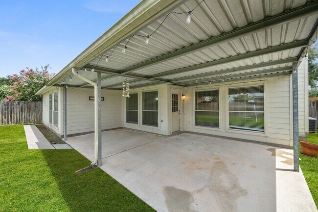 Building Photo - 22730 Tara Way Dr