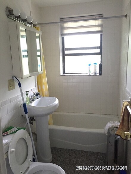 Building Photo - 27 Egremont Rd