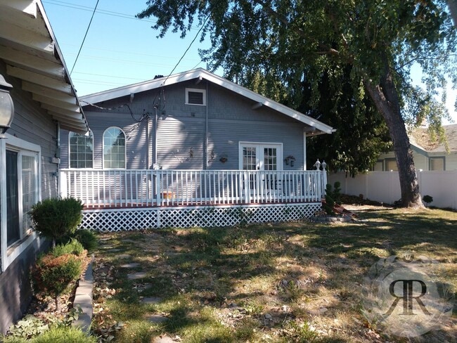Building Photo - Gorgeous 4bd 1.5bt Home Next to YVC!
