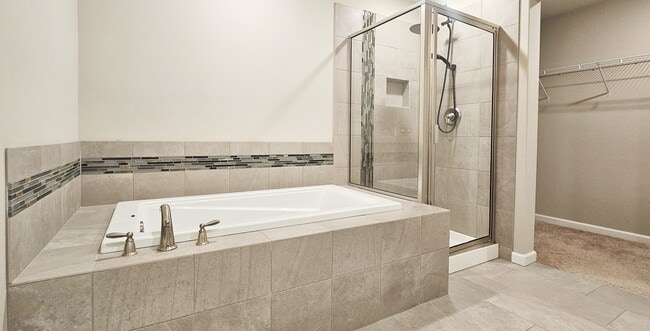 Building Photo - 640 Vickie Ln N