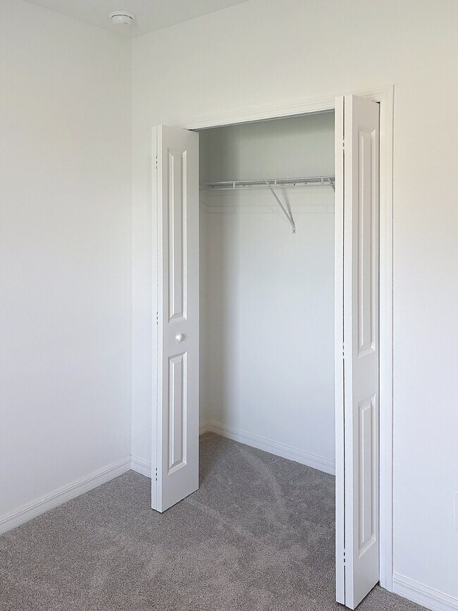 Building Photo - 8438 Blue Wave Ln E