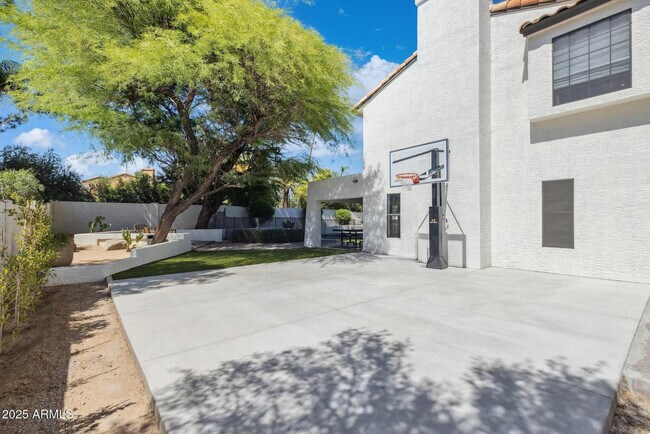 Building Photo - 5556 E Sandra Terrace