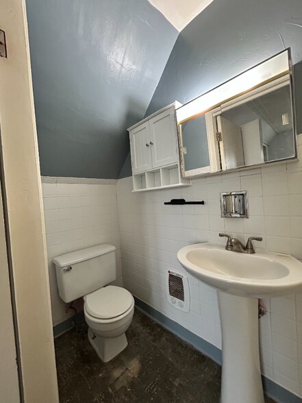 Building Photo - 299 N Balph Ave