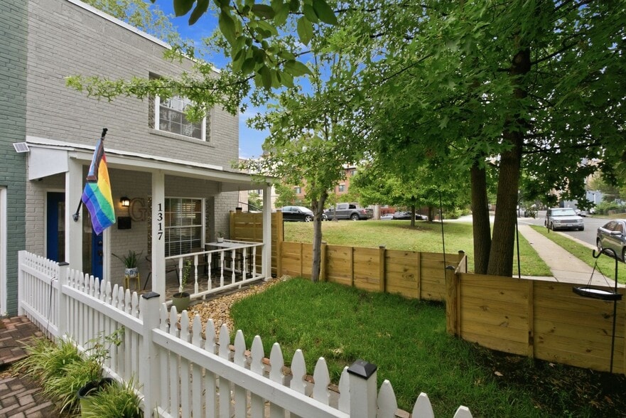 Building Photo - 1317 Pendleton St
