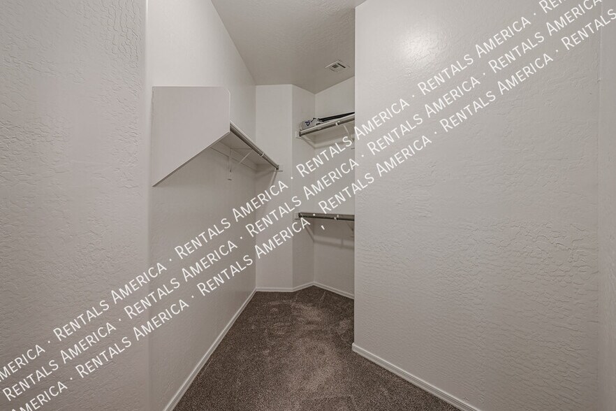 Building Photo - 15029 W Wethersfield Rd