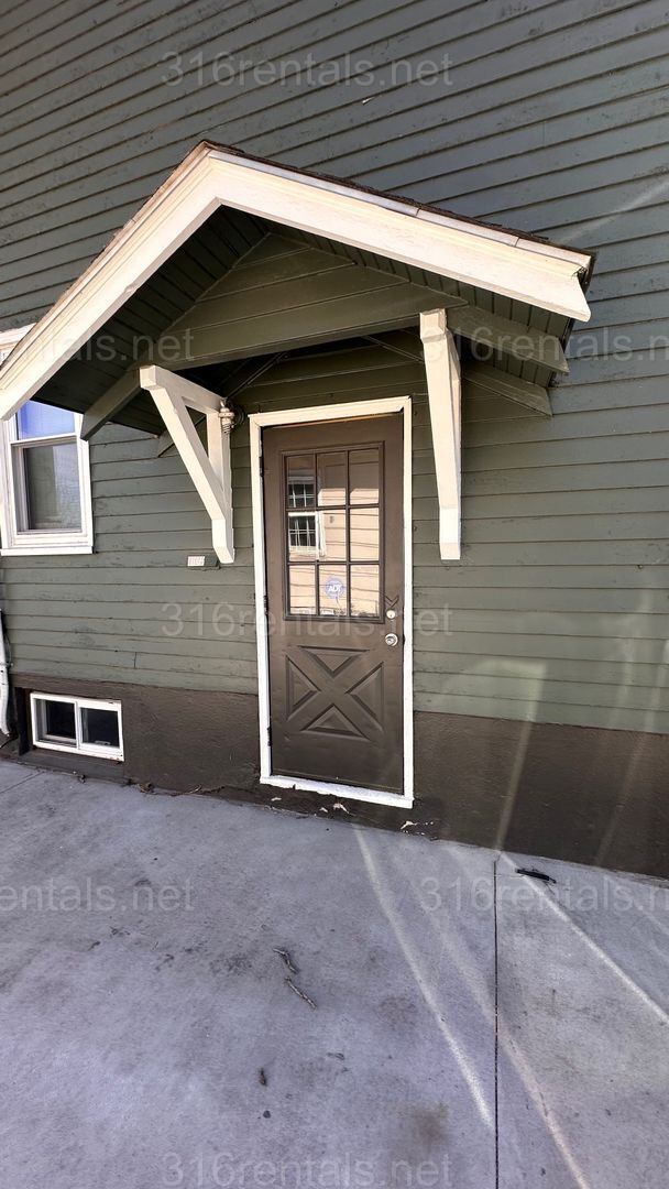 Building Photo - 1116 W Dayton Ave