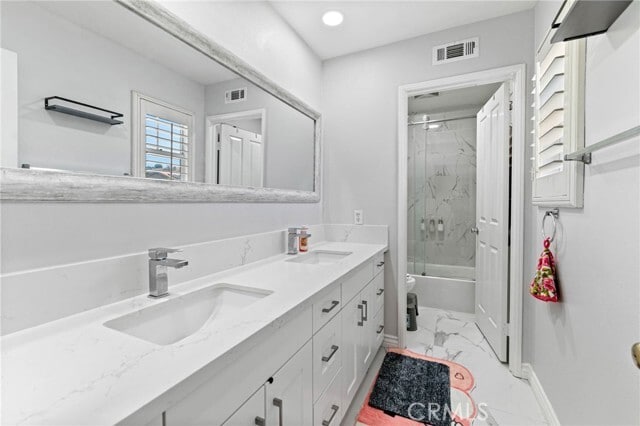Building Photo - 15881 Madelyn Ct