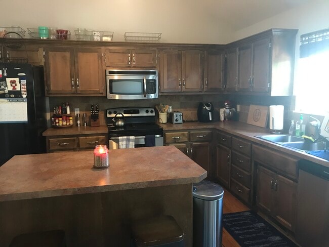 Building Photo - 4809 Broadway Terrace