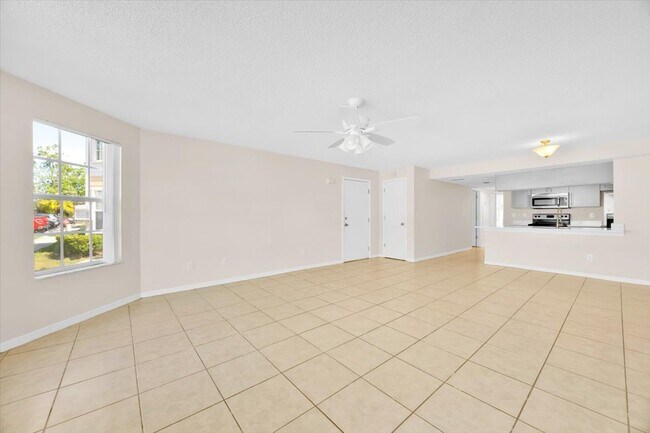 Building Photo - 2035 Royal Bay Blvd