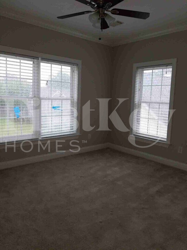 Building Photo - 1911 Chestnut Oak Ln