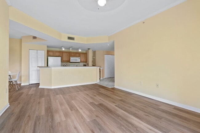 Building Photo - 410 S Villa San Marco Dr