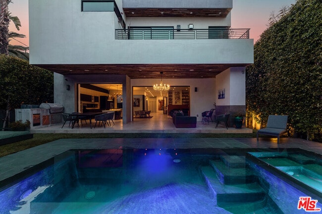 Building Photo - 1540 N Curson Ave