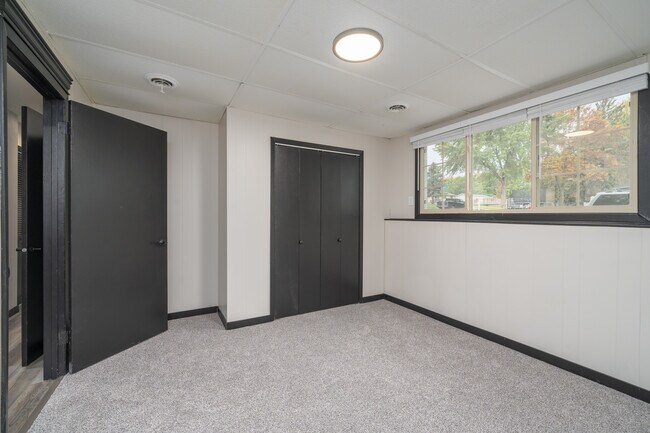 Building Photo - 408 Maple St