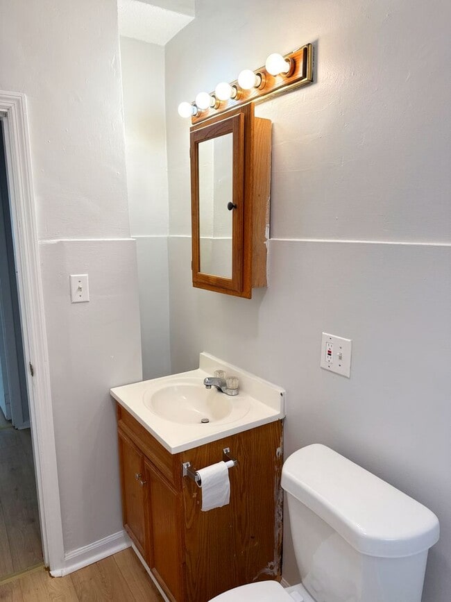 Building Photo - Move in Ready...917 Grand Ave, Madison, IL...