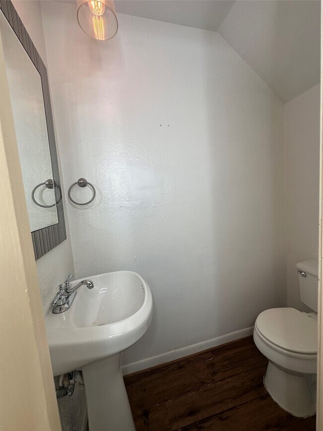 Building Photo - 1413 Bonanza Rd