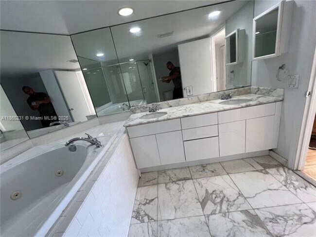 Building Photo - 5600 Collins Ave