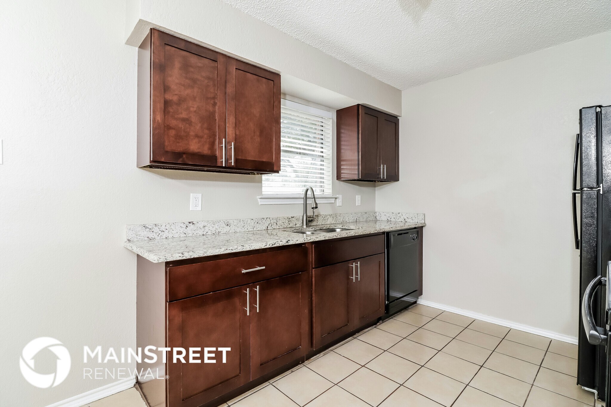 Building Photo - 2942 Mesa View Dr