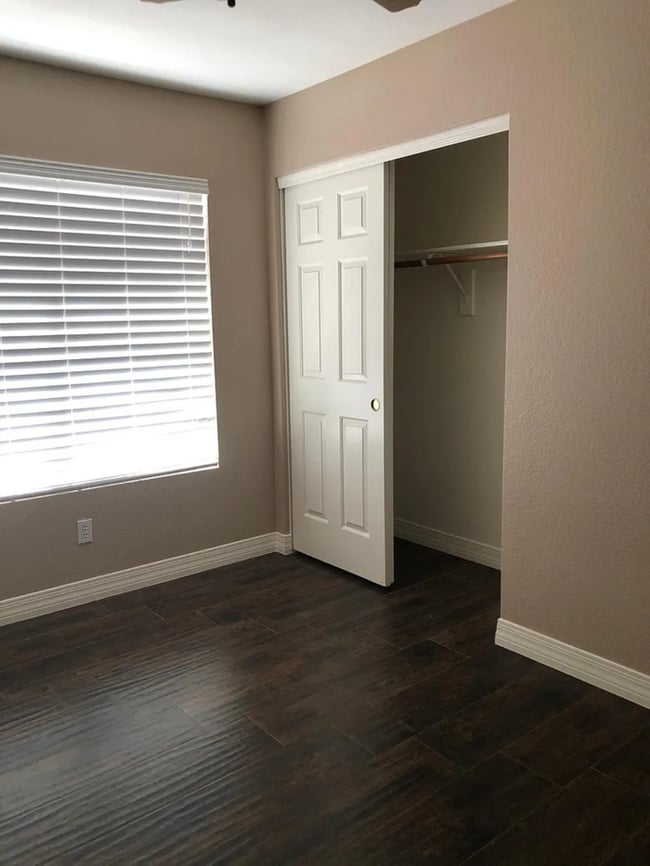 Building Photo - COMING SOON! 3 Bed/ 2 Bath Home in Arrowhead Lakes