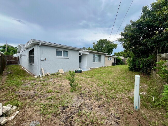 Building Photo - 5121 Dove Dr
