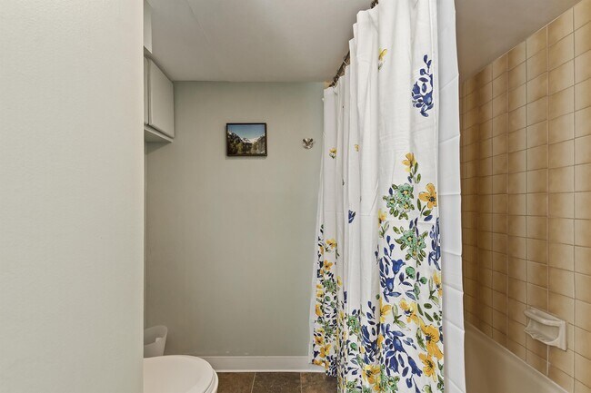 Building Photo - 1416 Chrisway Dr