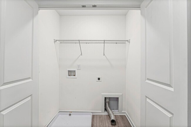 Building Photo - ***MOVE IN SPECIAL -$500 OF FIRST 2 MONTHS RENT WITH A MARCH 31ST OR SOONER MOVE IN DATE***Step i...