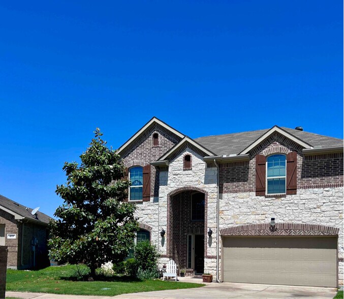 Primary Photo - 820 Osage Dr