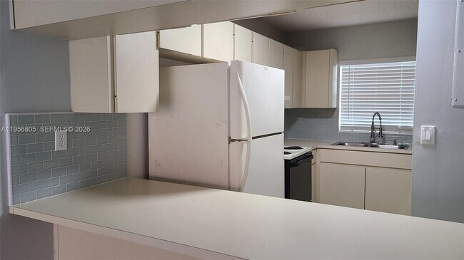 Building Photo - 1280 SE 9th St