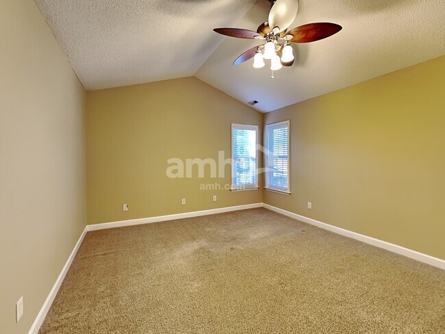 Building Photo - 1105 Stonewater Dr