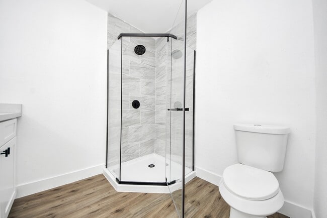 Building Photo - 1203 W 6th St