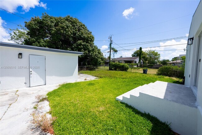 Building Photo - 1221 NW 75th St
