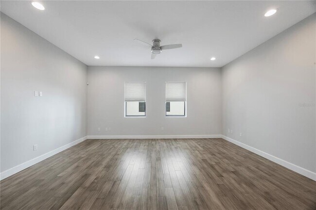 Building Photo - 1330 W Gray St