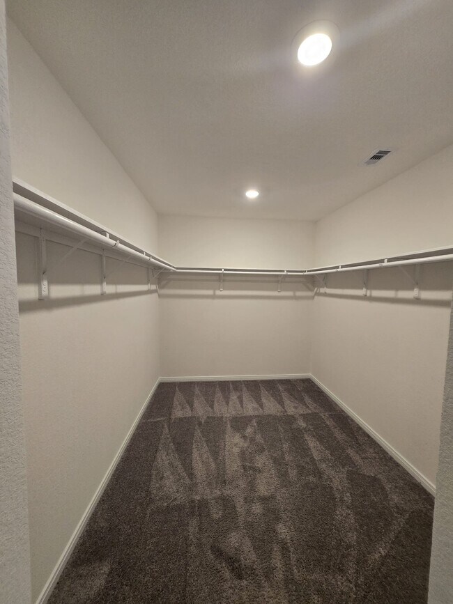 Building Photo - 25223 Sierra Mnr Ct