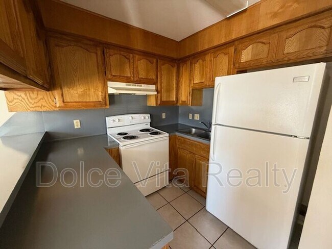 Building Photo - 4105 N 24th Ln