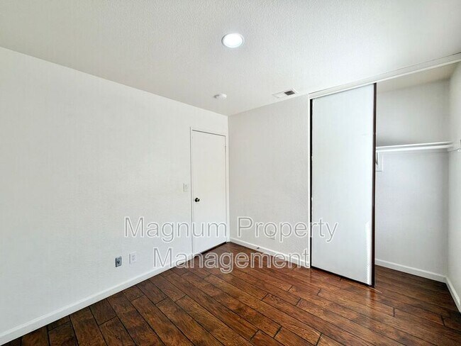 Building Photo - 25268 Shadescale Dr