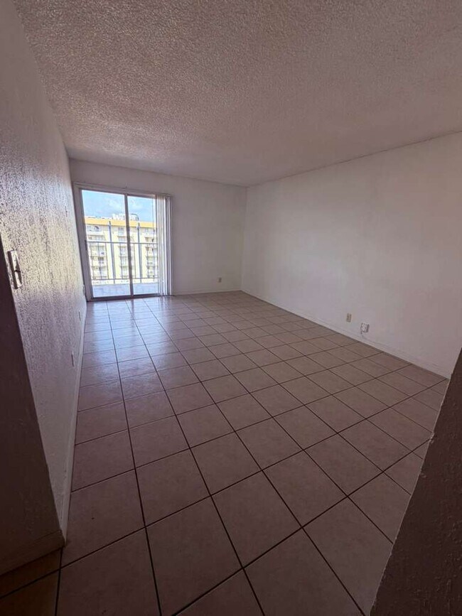 Building Photo - 4550 NW 9th St