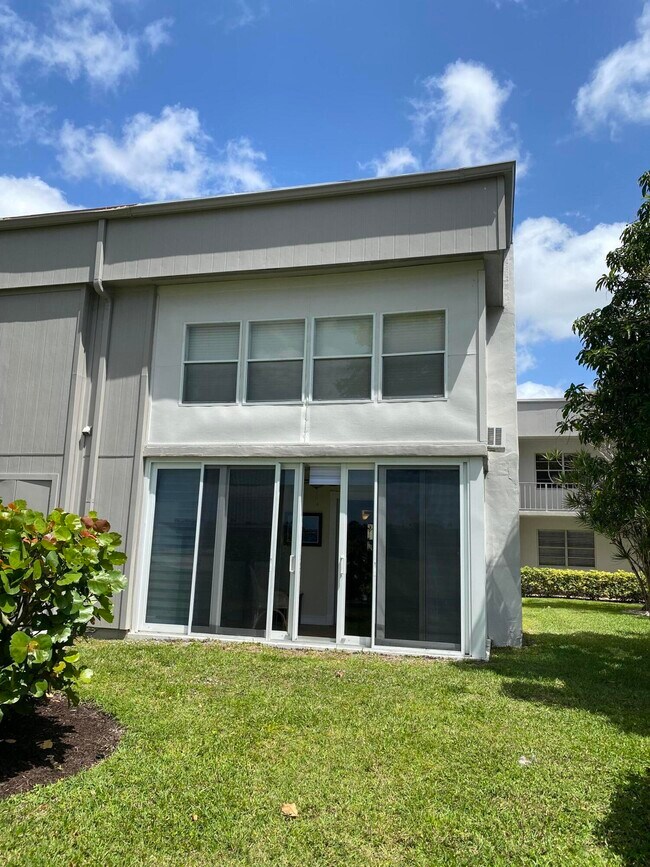 Building Photo - 148 Normandy Ln